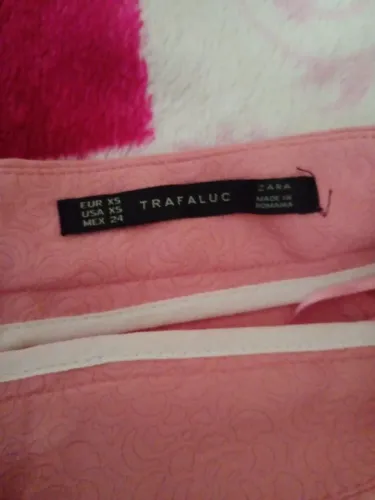 Saia evasê Zara Trafaluc rosa jacquard floral