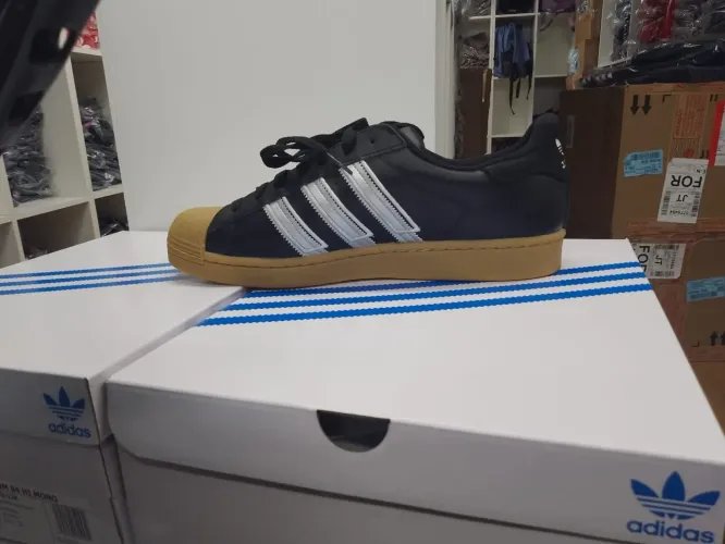Tênis/Adidas 