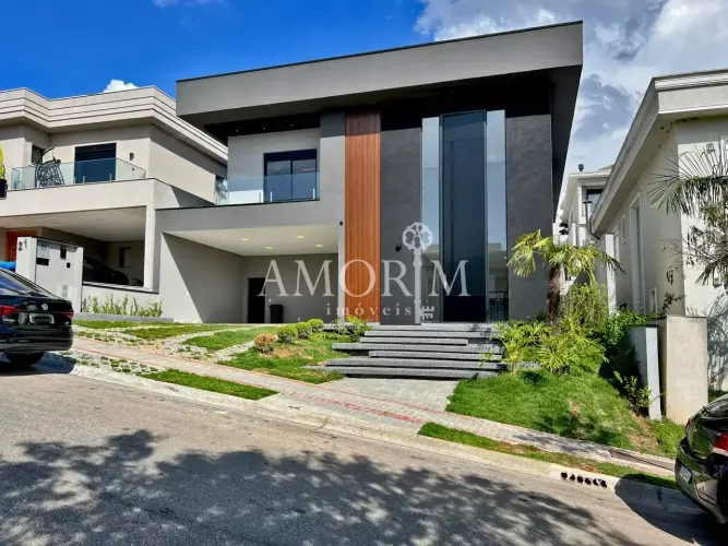 CASA EM CONDOMÍNIO FECHADO COM 5 SUITES EM SANTANA DE PARNAÍBA/SP
