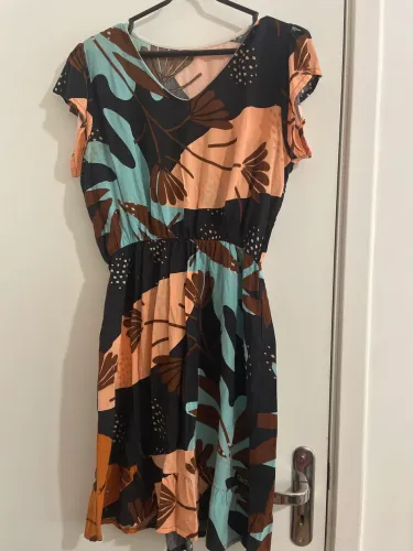 Vestido preto folhagens 