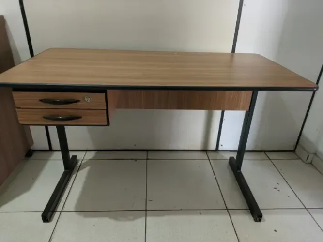 Mesa escrivaninha para escritório