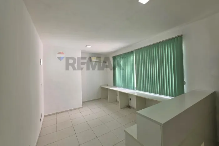 Sala Comercial Reformada para Locação na AV Democráticos Bonsucesso