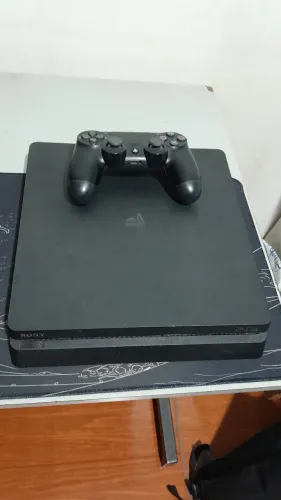 Ps4 slim 1TB +4 jogos
