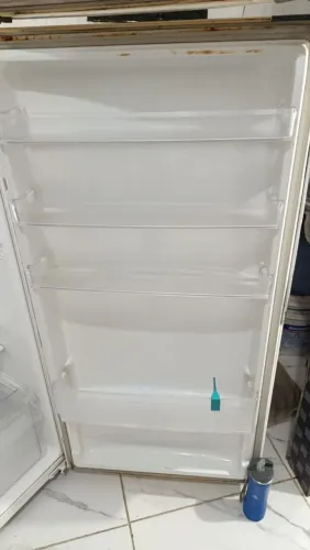 Geladeira grande semi nova