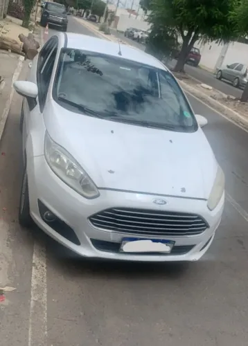 Ford Fiesta 1.6 16V Flex Aut. 5P 2015