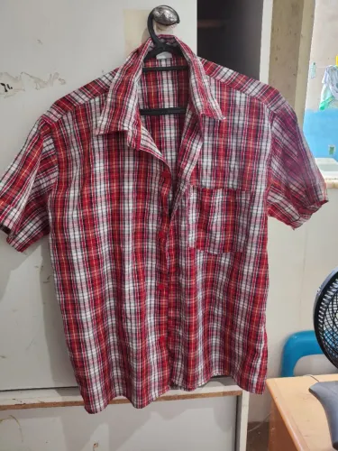 Vendo camisas xadrex 4 e 14 anos R$ 25 cada