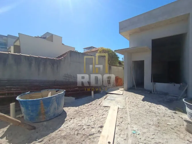 Casa linear com 3 quartos no Jardim Bela Vista em Rio das Ostras!