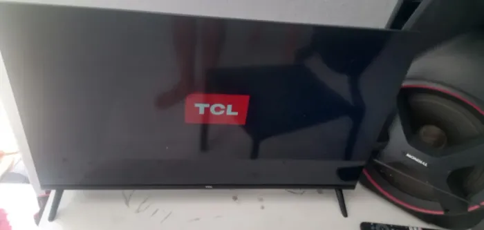 Vendo uma TV TCL 32 POLEGADAS 3 MESES DE USO