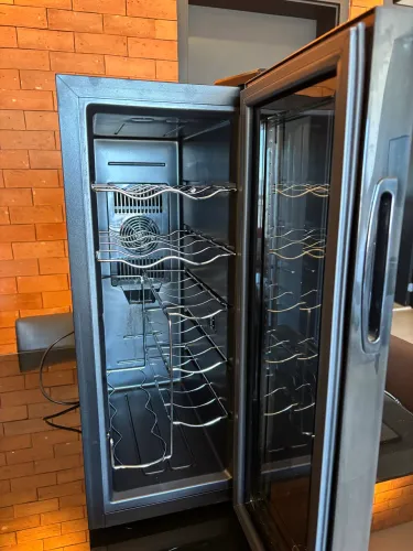 Adega climatizadora Philco 127 V Ph12E