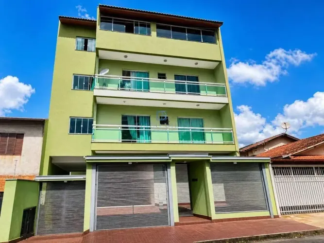 Imóvel para aluguel possui 100 metros quadrados com 3 quartos em Centro - Pouso Alegre - M