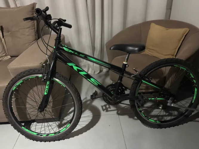 Vende-se bicicleta de menino aro 26 super nova sem defeitos