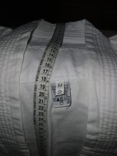 Vendo kimono com 2 faixas,1 branca e outra cinza