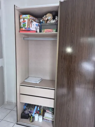 Vendo Guarda-roupa com Espelho 3 Portas