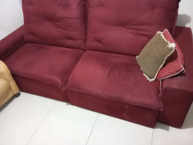 Sofá 3 lugares retrátil.