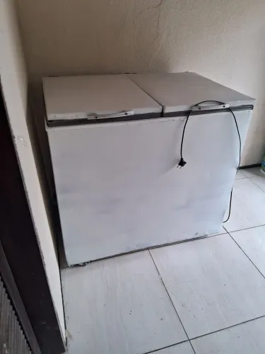 FREZER ESMALTEC 400L