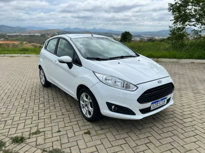 Ford Fiesta 1.6 SE Hatch 16V Flex 4P Powershift 2015
