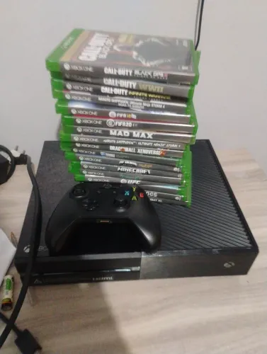 Xbox one mais 5 jogos da sua escolha <br>Incluso <br>Controle em ótimo estado <br>Cabos <br>Jogos