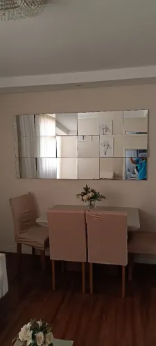 Espelho para sala de jantar quadriculado