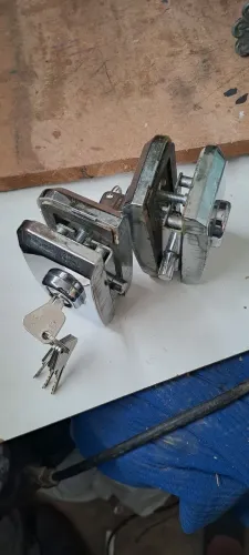 Fechadura porta de vidro so o lado da chave 3 chaves cada