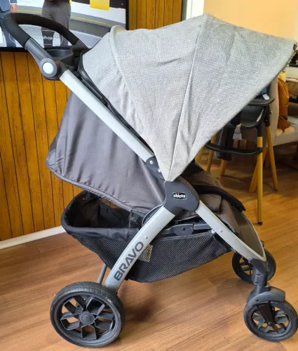 Carrinho de Bebê 3 em 1 com Cadeira para Carro KeyFit 30 Chicco Bravo, Cinza e Preto