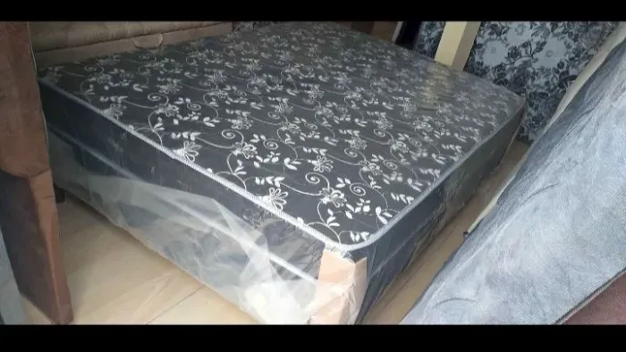 Cama box de casal conjugada com Espuma