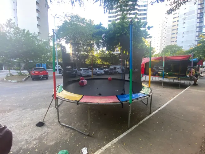 Cama-Elástica / Pula-Pula Infantil Bem conservada