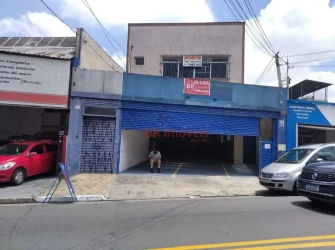 Excelente salão na Mooca 230 metros, Pé direito 4 metros , recuo frontal., Rua comercial.