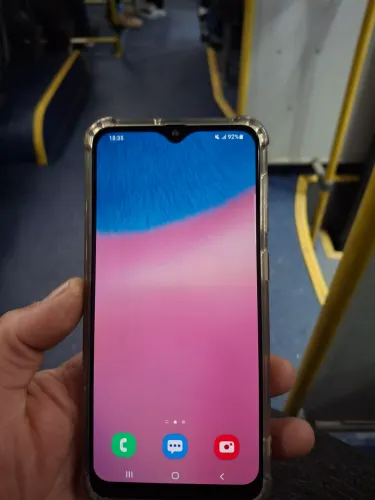 Celular barateza funcionando normal