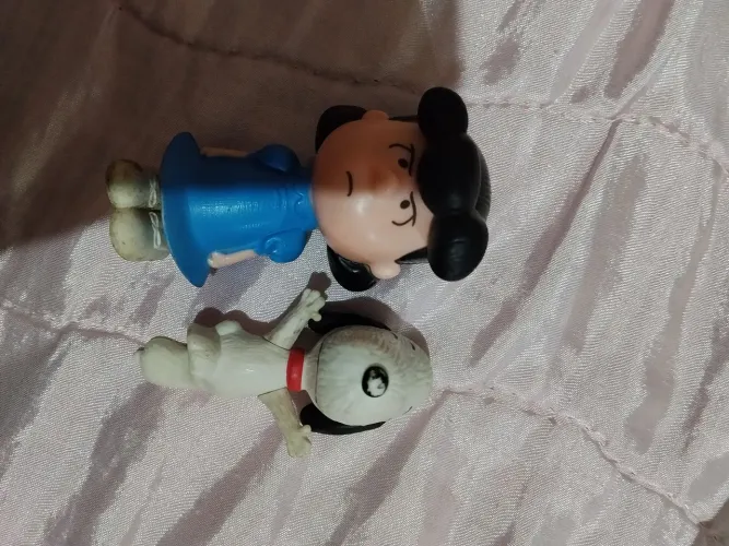 Lucy Van Pelt e Snoopy o cachorro do Charlie Brown , bonecos dos anos 2015