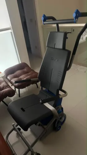 Cadeira de rodas elétrica para escada