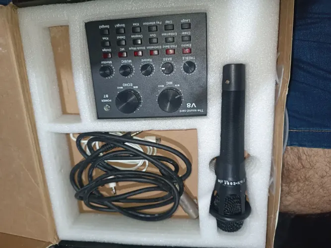 Mesa de Som Interface de Áudio Portátil com Microfone Mixer Bluetooth - V8