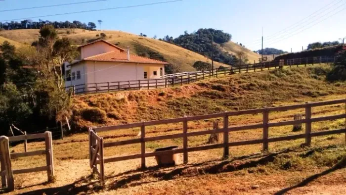 FAZENDA GADO NELORE COM 100 ALQUEIRES em Cambui MG