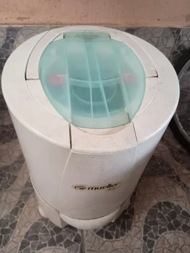 Vendo essa centrífuga usada por apenas  100
