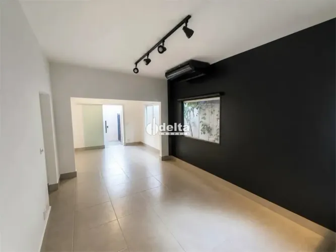 Casa com 2 quartos sendo 1 suíte disponível para venda no bairro Tabajaras em Uberlândia-M