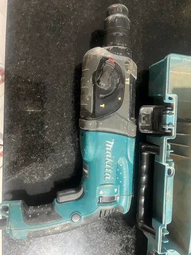 Furadeira martelete makita
