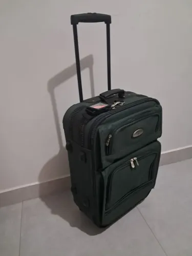 Vendo mala de viagem grande primícia/promoção 130 hoje