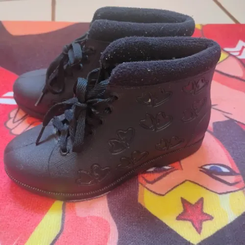Vendo botinha infantil, numeração28/29
