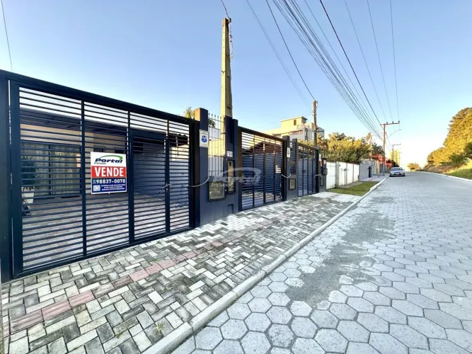Casa disponível para locação no bairro Itacolomi Balneário Piçarras.