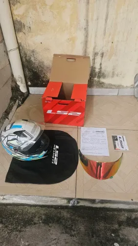 CAPACETE LS2, EM ESTADO DE ZERO COM TODOS OS ACESSORIOS ZAP *