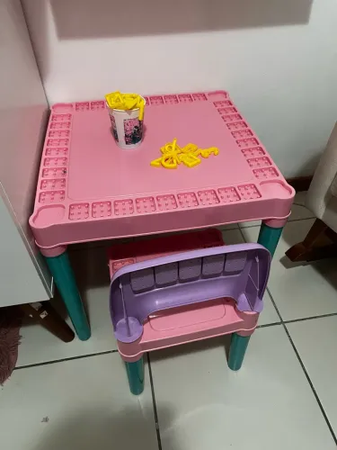 Mesa infantil com 1 cadeirinha