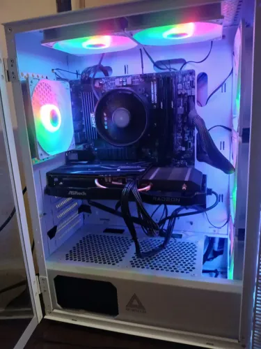 PC GAMER RYZEN 5 5600 + RX 6600 8GB + 16GB RAM KINGSTON + SSD NVME KINGSTON 500GB