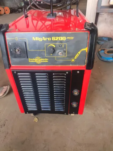 Máquina de solda com cabeçote
