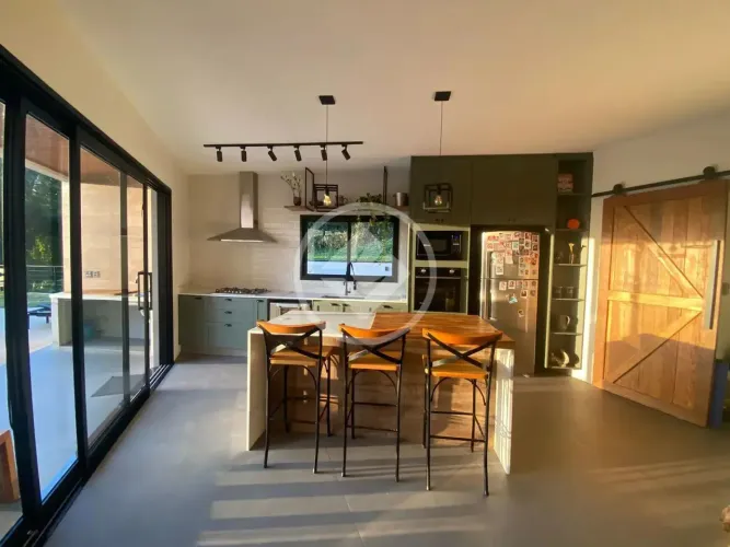 Casa a venda e Locação com 03 suítes em condomínio Fechado em Vinhedo SP codigo: 157873