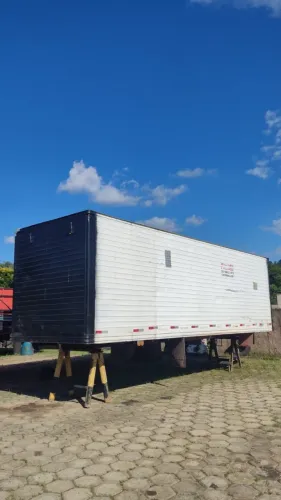 Baú Truck, Chapeado Marca: sao pedro, cor: branco ano: 2000