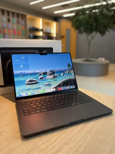 MacBook Pro M5 512/16GB 14.3 POL Preto - Seminovo