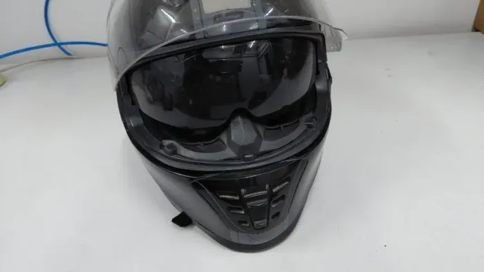 Vendo Capacete No Risk preto com viseira escura interna