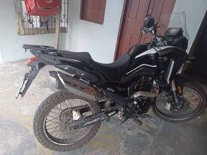 Vendo moto SHI 250 abaixo do preço por questão de viagem 