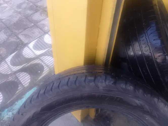 VENDO DOIS PNEUS ARO 15 195.55