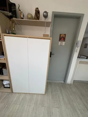 Vendo 4 Mesas de Escritório e 2 Armários (aceita oferta)
