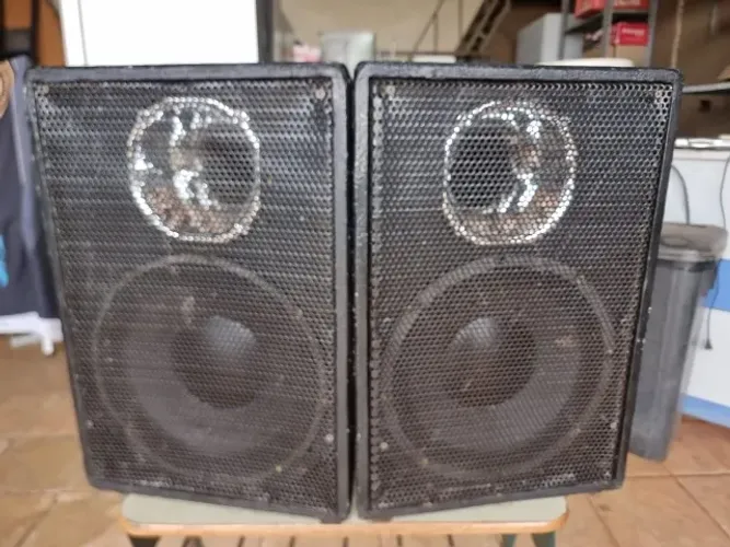 Caixas par 12" Jbl 350 rms e cornetas D250x Boosteer muita boas de som
